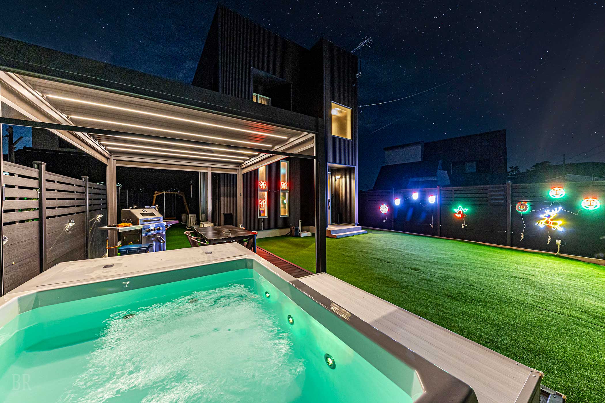 Galaxy Jacuzzi Resort